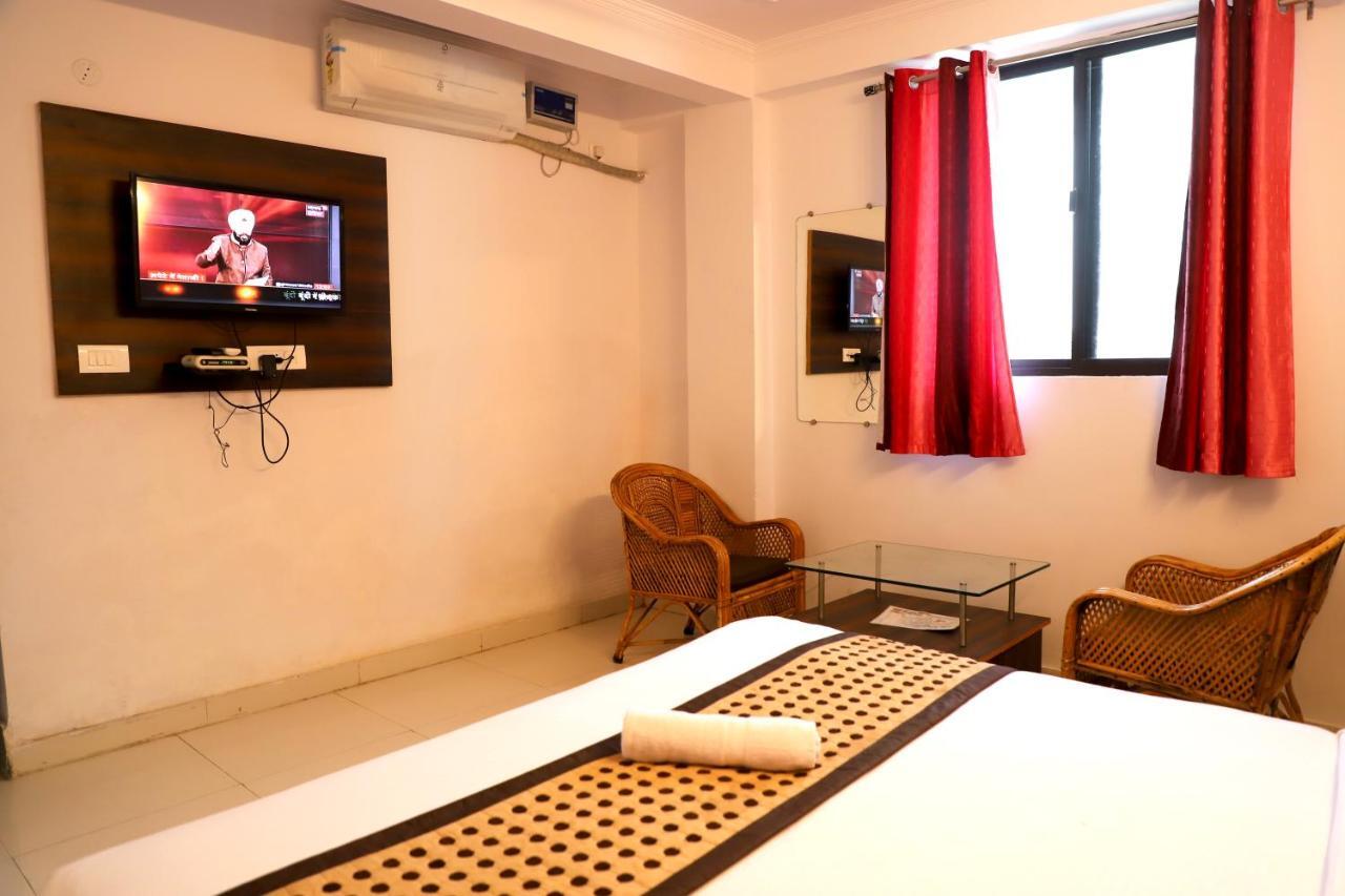 Hostel Orchid Rishīkesh Zewnętrze zdjęcie